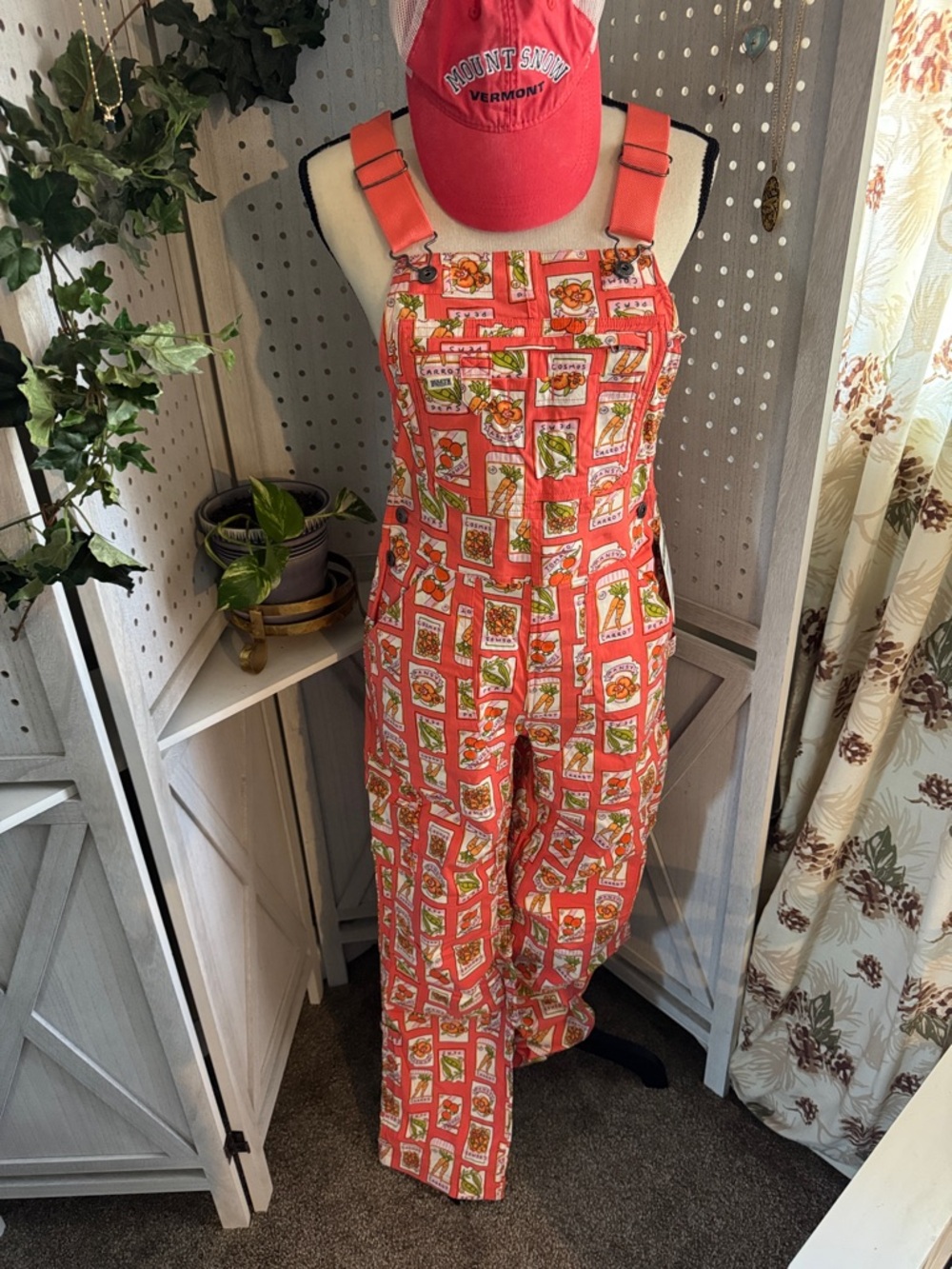 Duluth Trading Co Seed Packet Print Overalls NWT✨